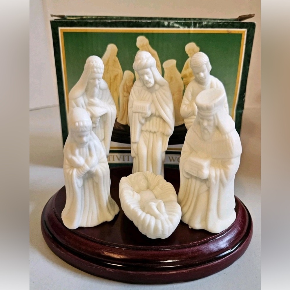 VTG WORLD BAZAAR 6PC NATIVITY SET W/WOOD BASE JADE COLLECTION CERAMIC WHITE NEW‎